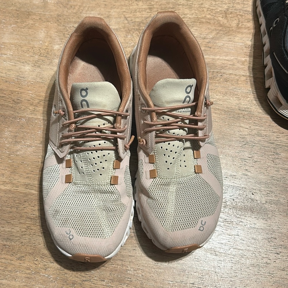 Tan on clouds, size 8